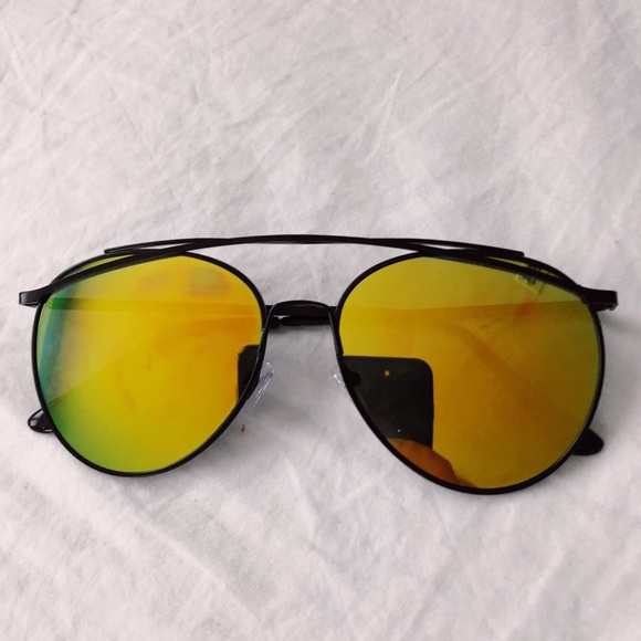 Urban Outfitters Accessories - Yellow/Green sunglasses